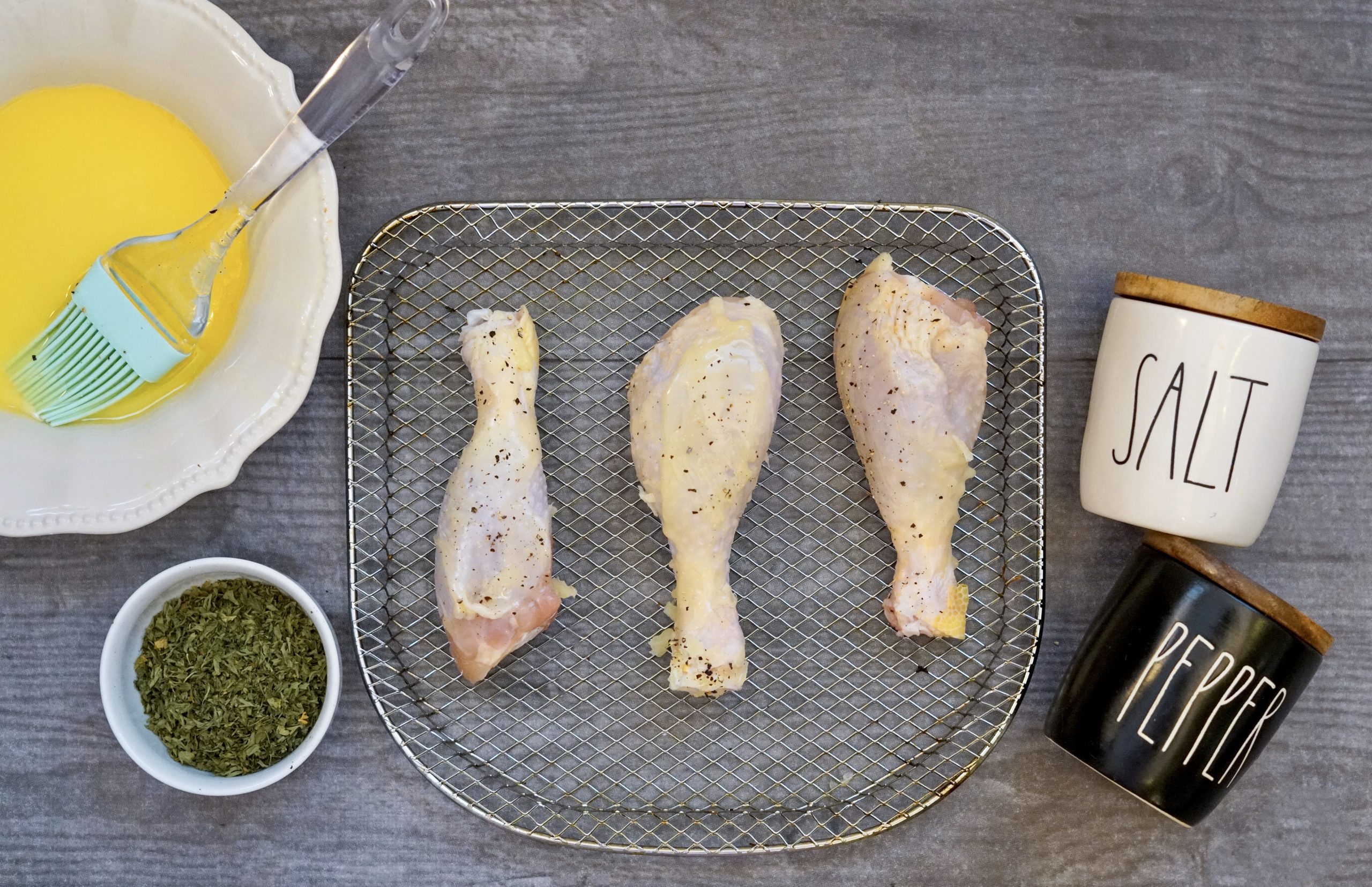 Place drumsticks on air fryer tray